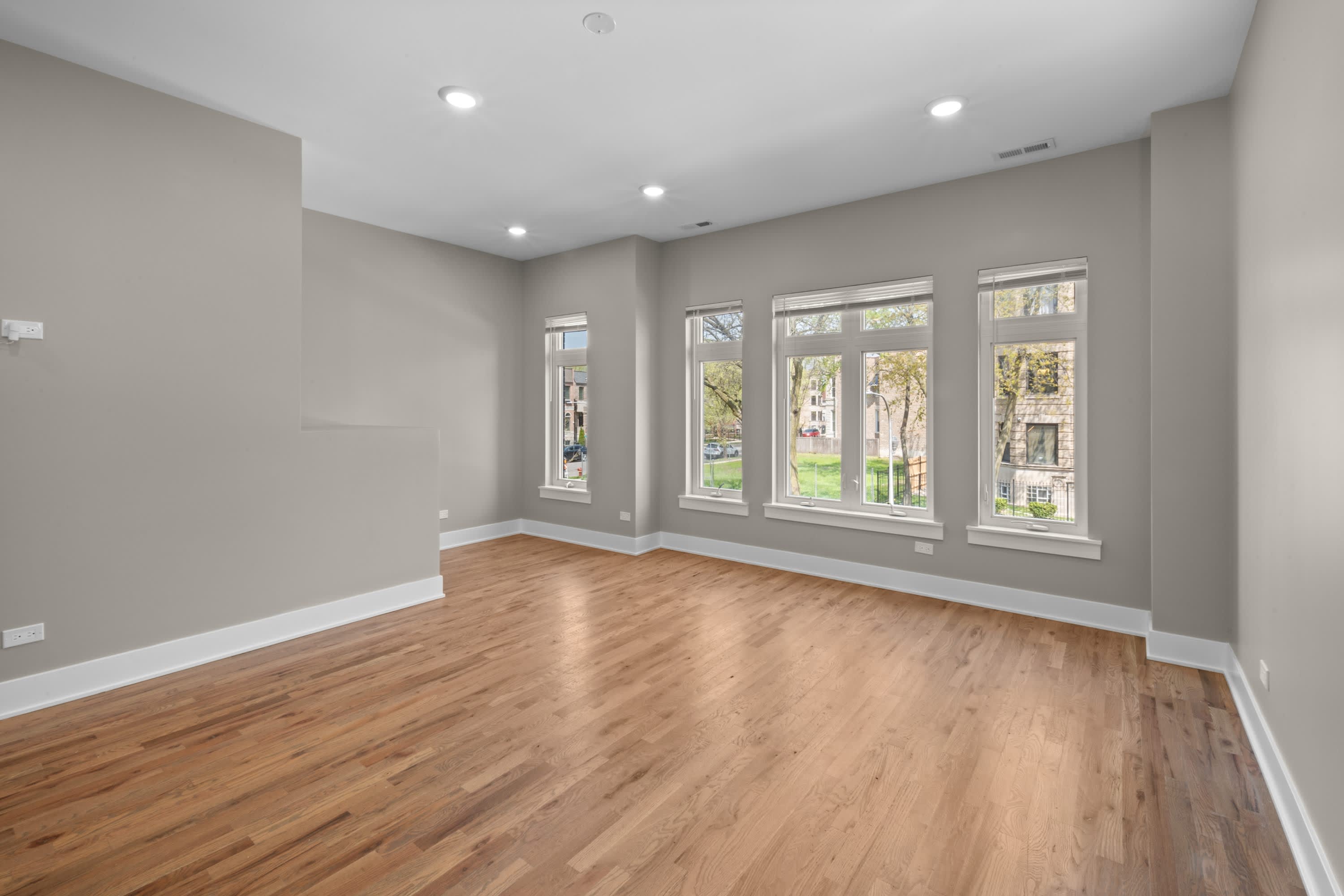 643 East 50th Street – photo 3