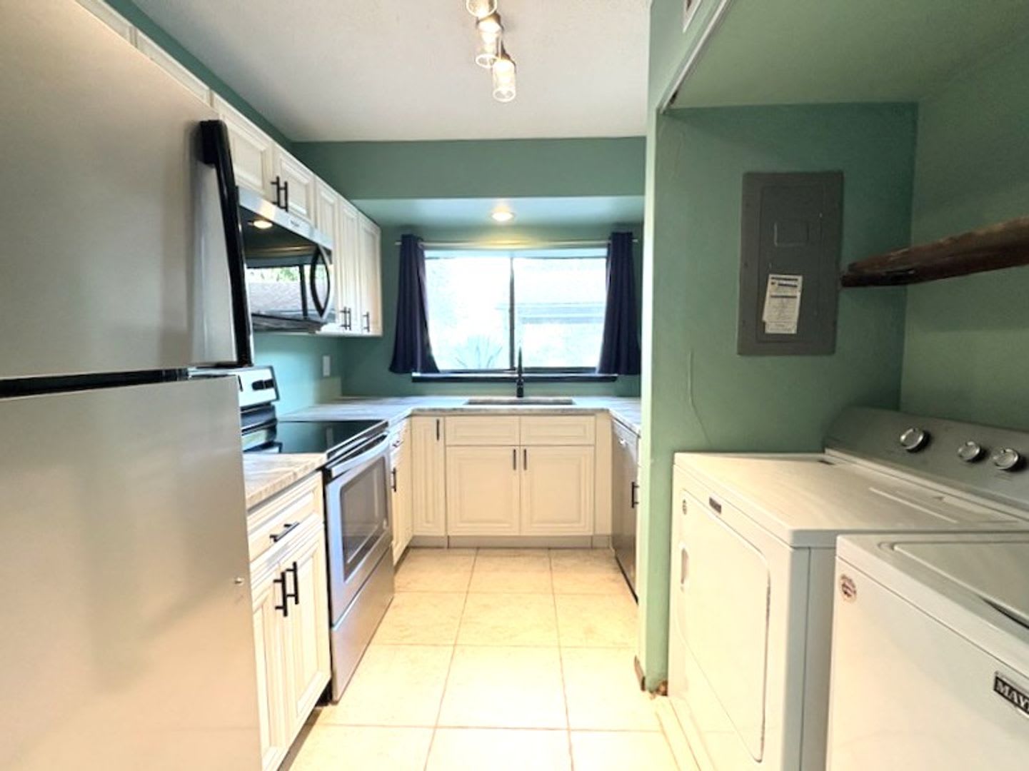 Beautiful Townhome In Fair Oaks – photo 3