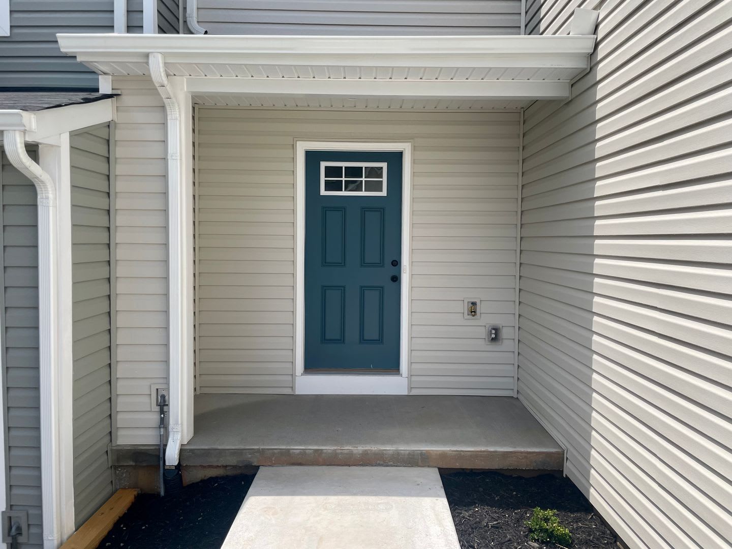Gorgeous Locust Thicket Townhome – photo 2