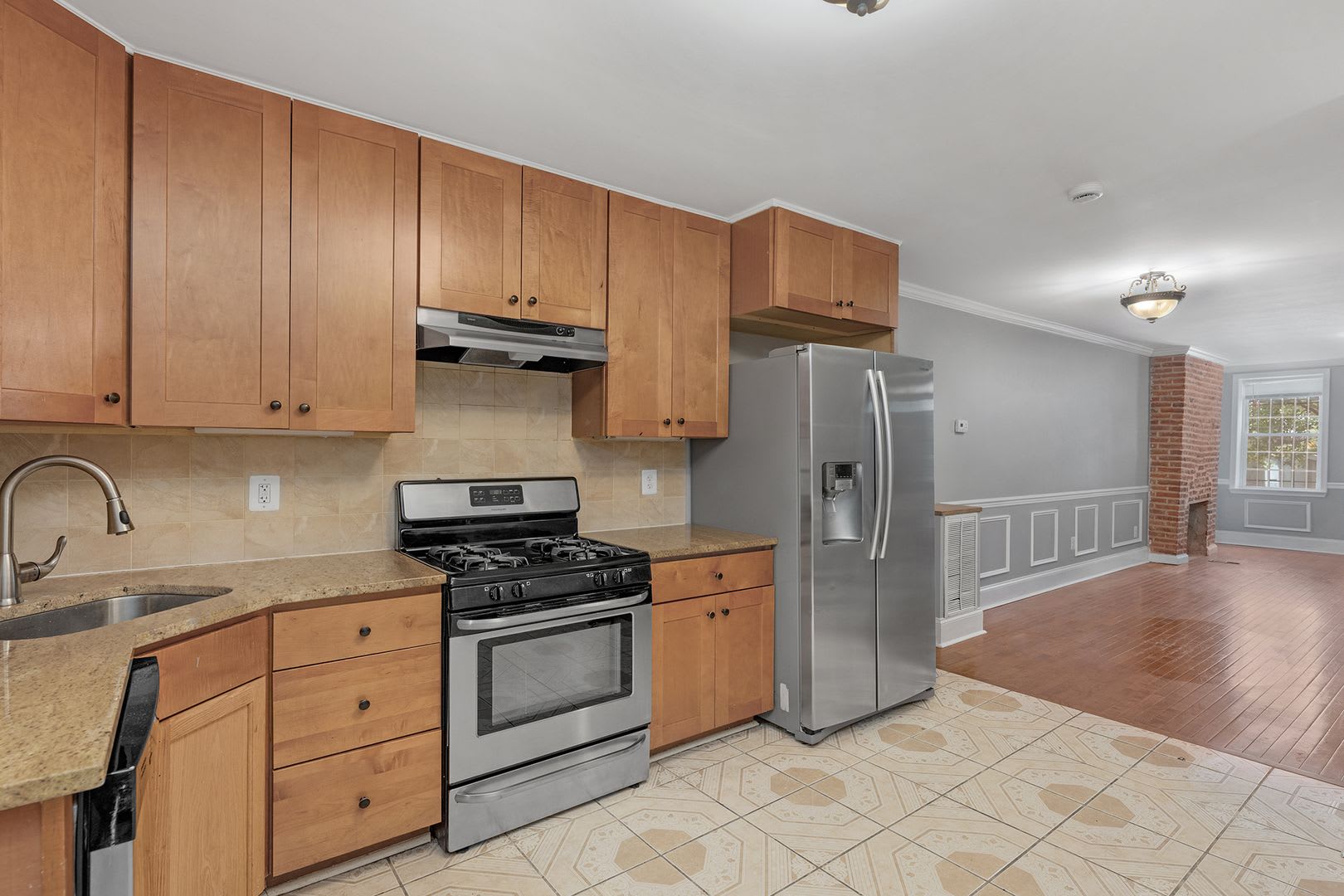 Gorgeous 3 Bedroom And 3 Bathroom In Hollins Market Voucher Tenants Welcomed – photo 1