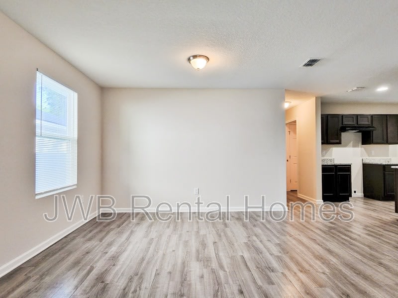 8415 Berry Ave – photo 4