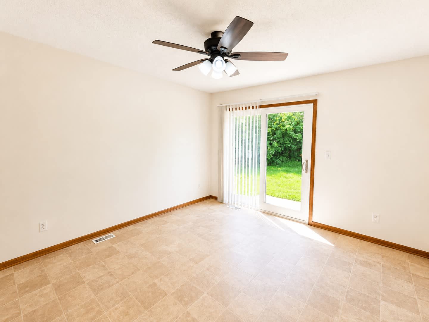 3 Bed, 1.5 Bath Duplex with Garage and Extra Storage Space! – photo 5