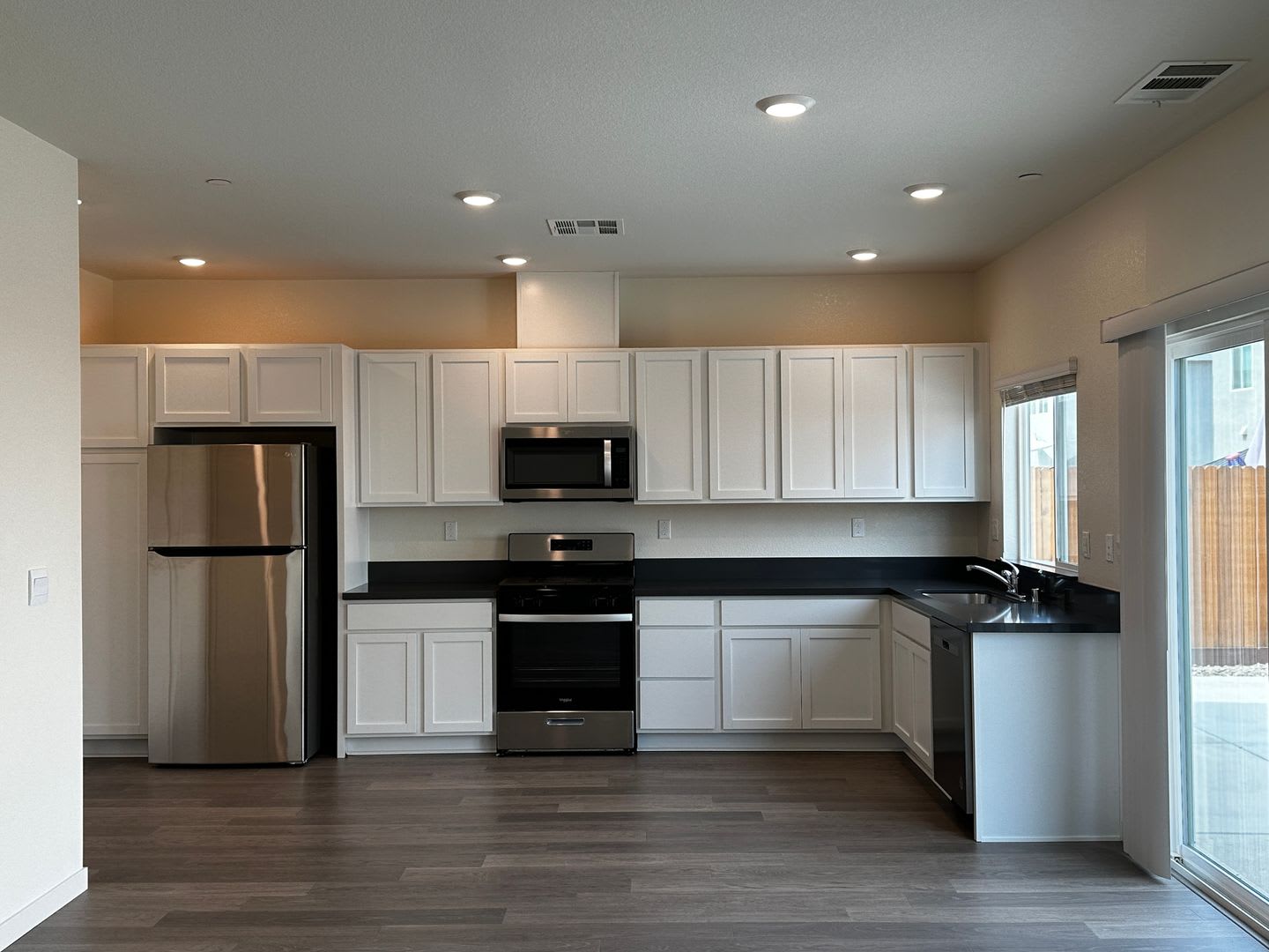 4 Bed 2.5 Ba 2 Story 2 Car – photo 2
