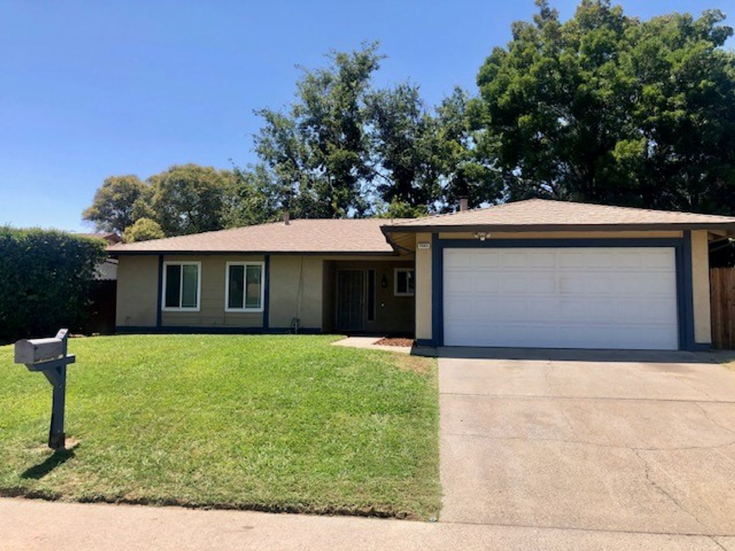 Nice 4 bedroom, 2 bathroom home in Citrus Heights – photo 1
