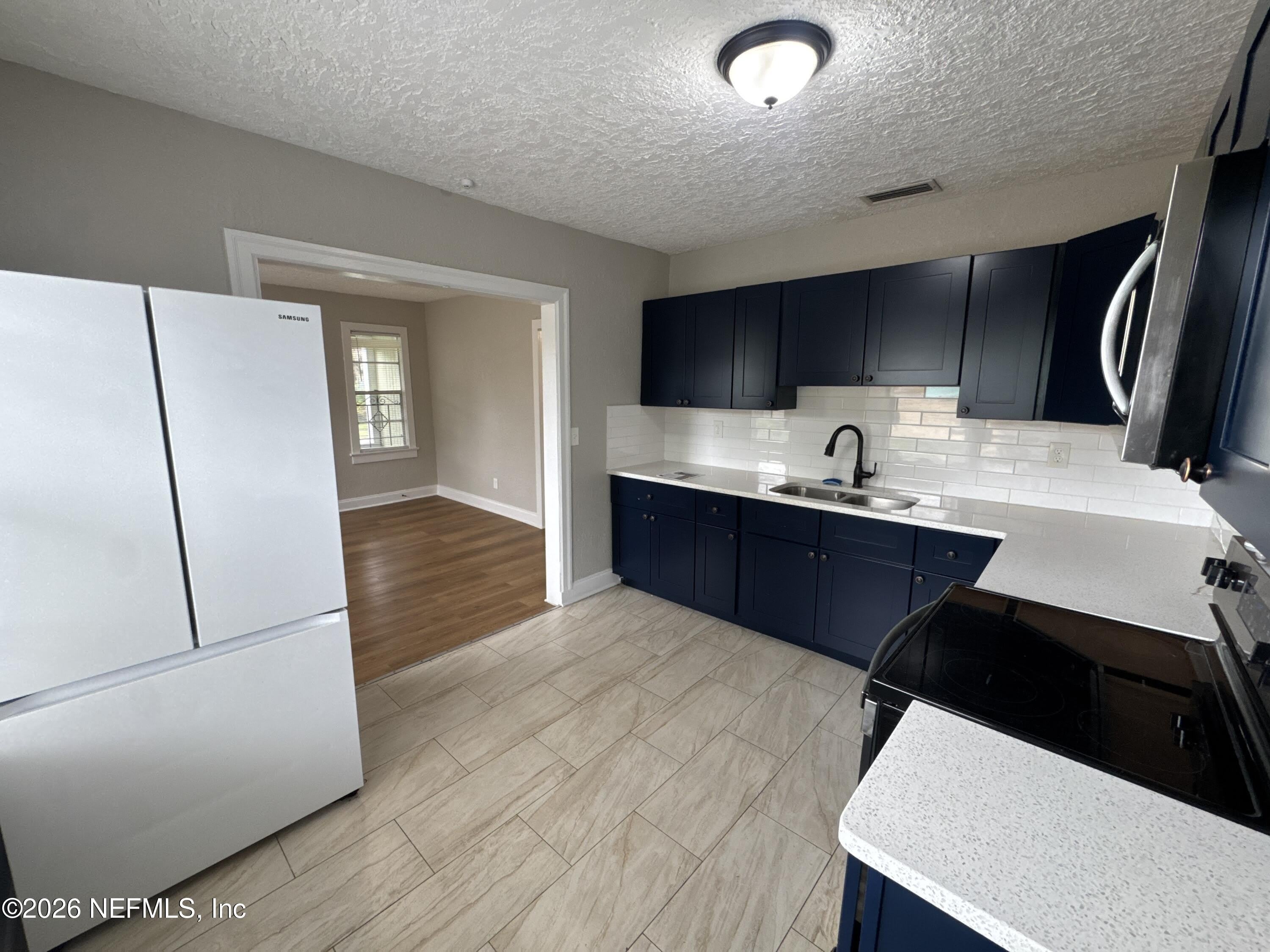 1645 W 12Th Street – photo 2