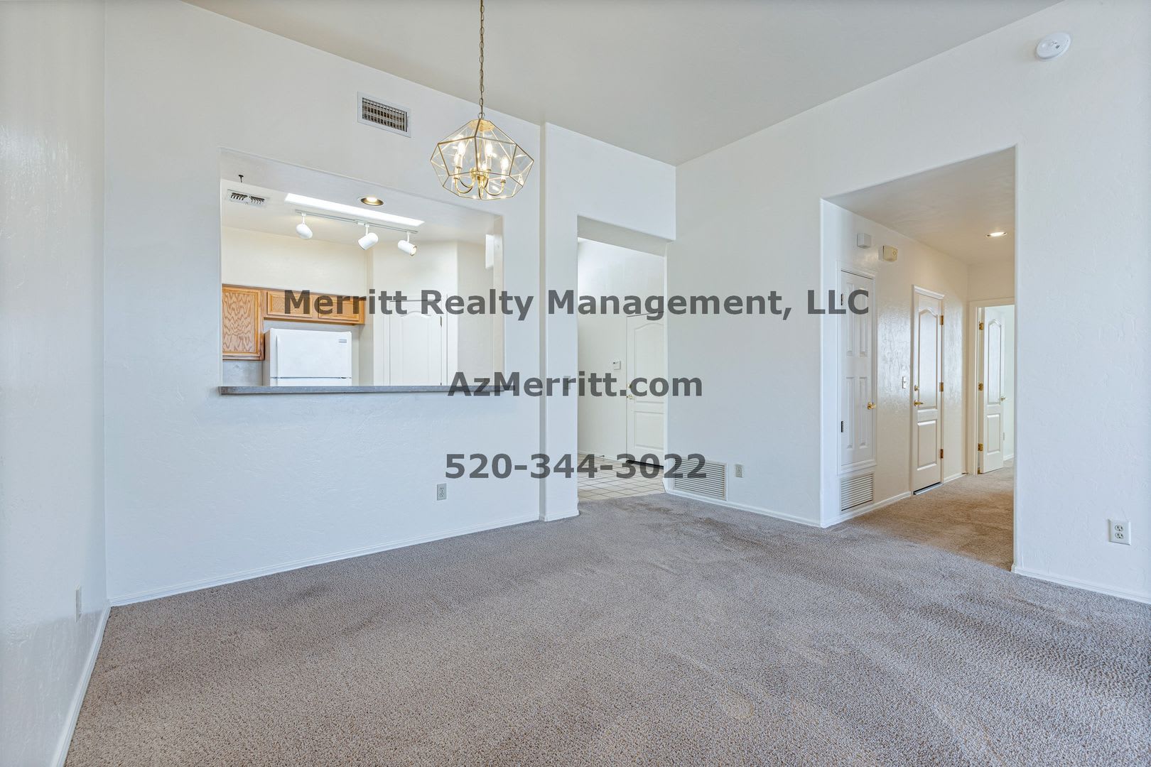 Fantastic 3 bdrm townhome near 1st Ave and Orange Grove, high ceiings, washer and dryer, and more – photo 5