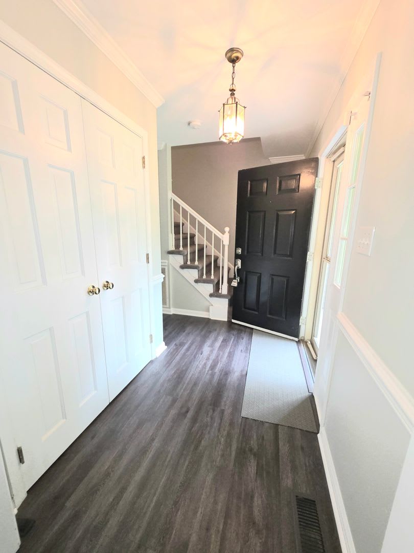 Move-In Ready Yorktown Home with Two Primary Suites and Detached Garage – photo 4