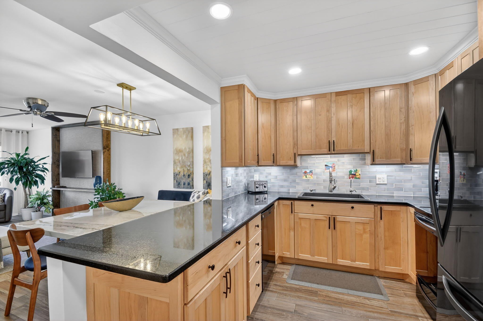 1502 S Lakeside Drive – photo 2