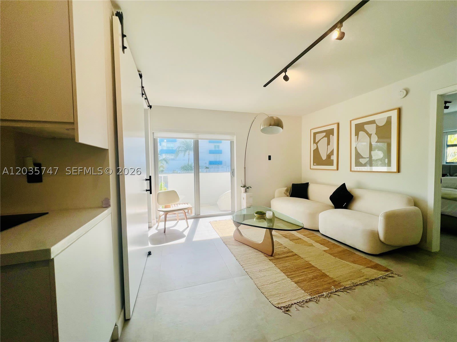 240 Collins Ave – photo 2