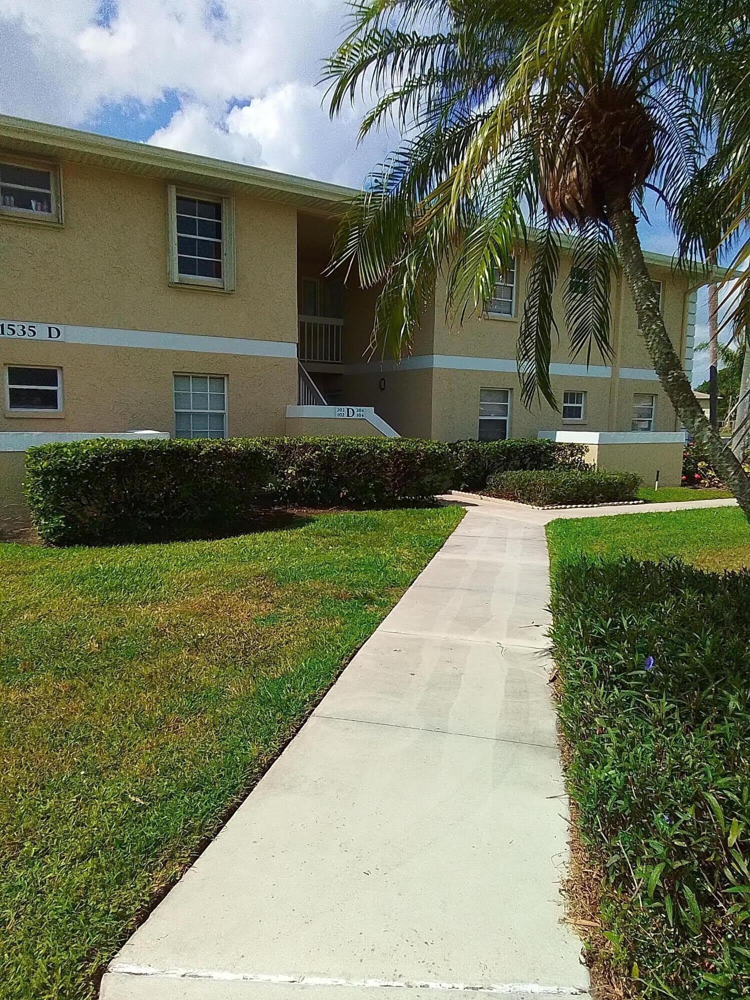 1535 SE ROYAL GREEN Circle – photo 1
