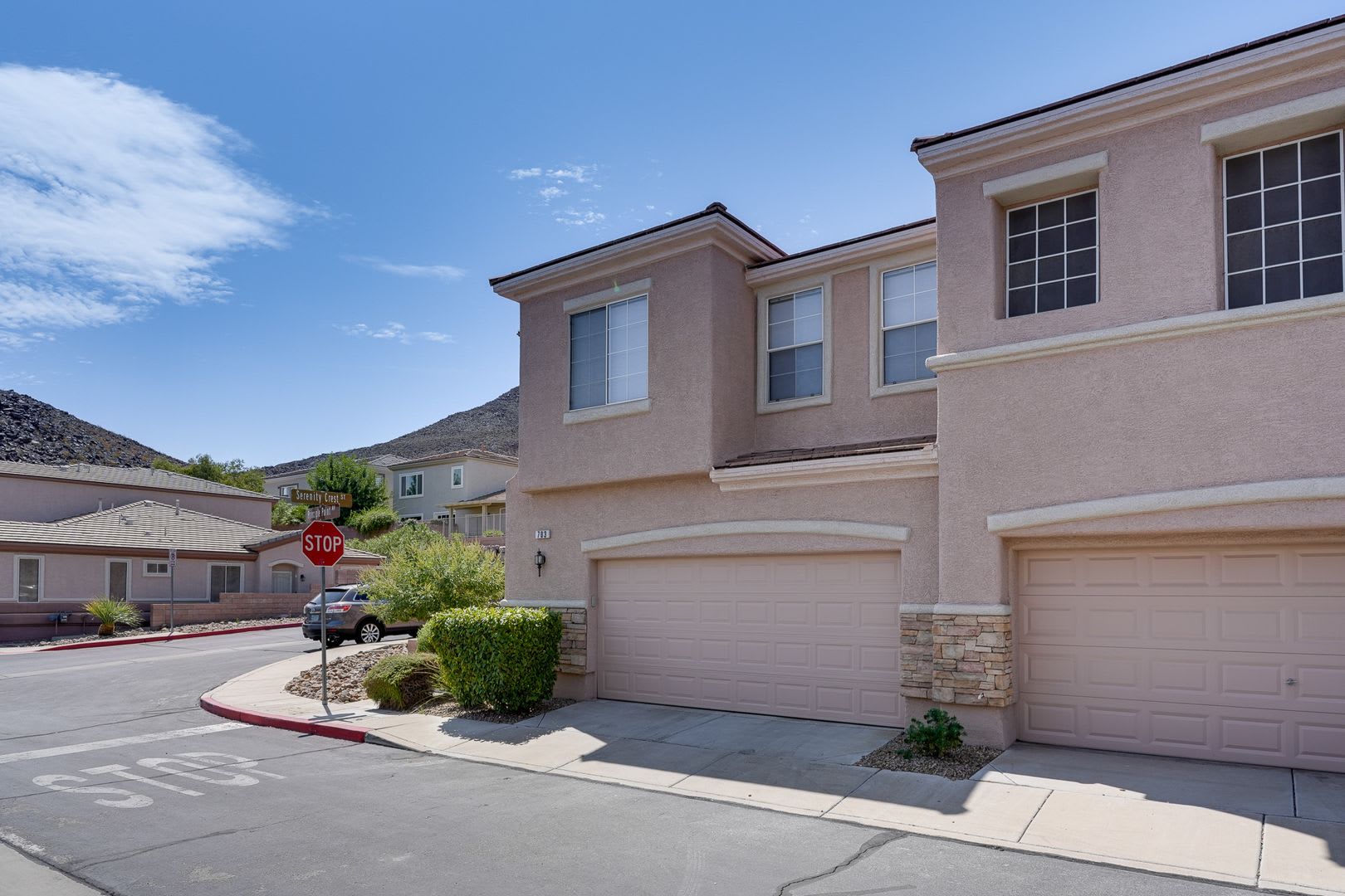 CHARMING 3 BEDROOM TOWN HOME – photo 3