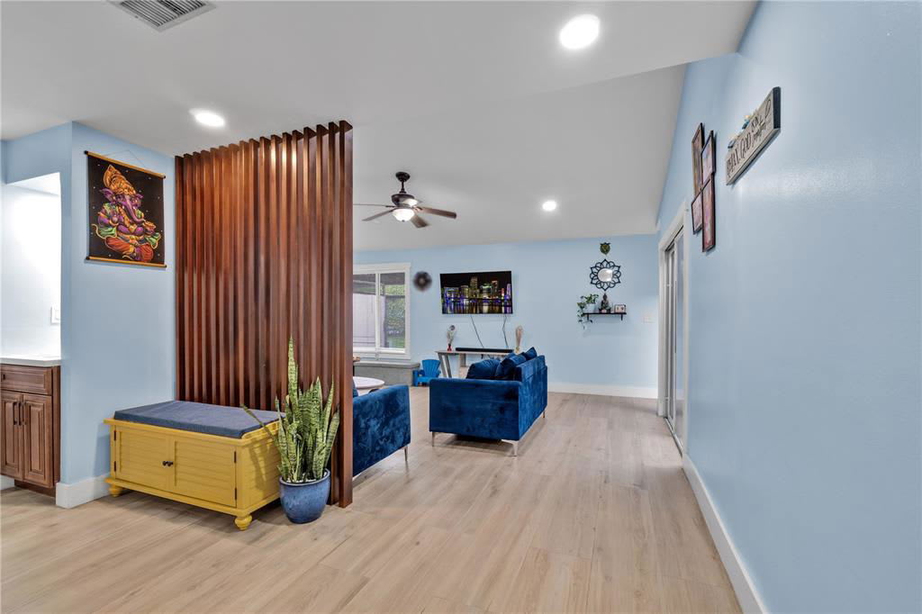 607 Village Lake Drive – photo 4