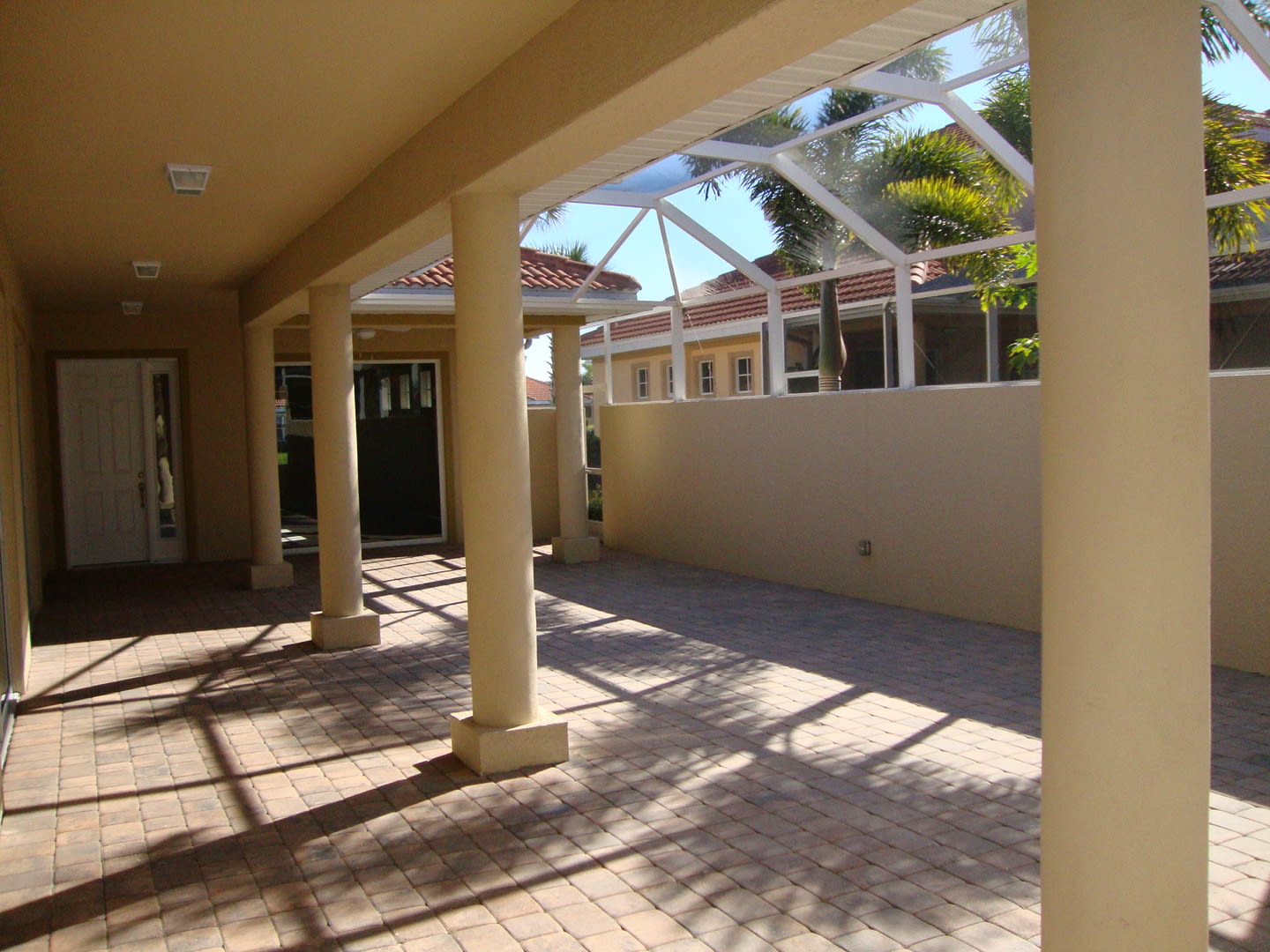 2 Bedroom/Office Courtyard Home in Bell Tower Park! – photo 1