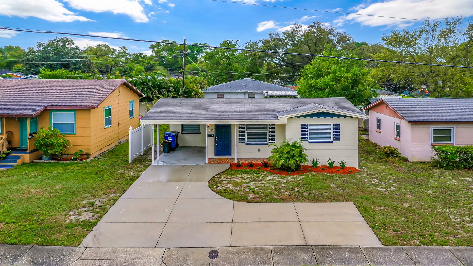 Available Now Charming 3 Bedroom Home With Fenced Backyard In St Petersburg – photo 2