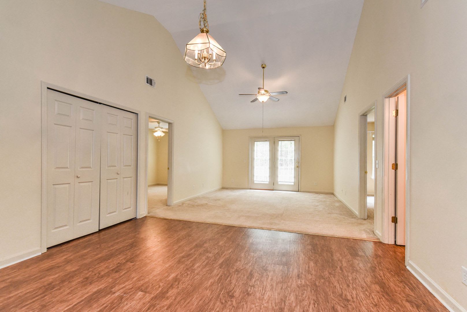 3 Bedroom, 2 Bath Home with Fully Fenced Yard – Pet Friendly! – photo 4