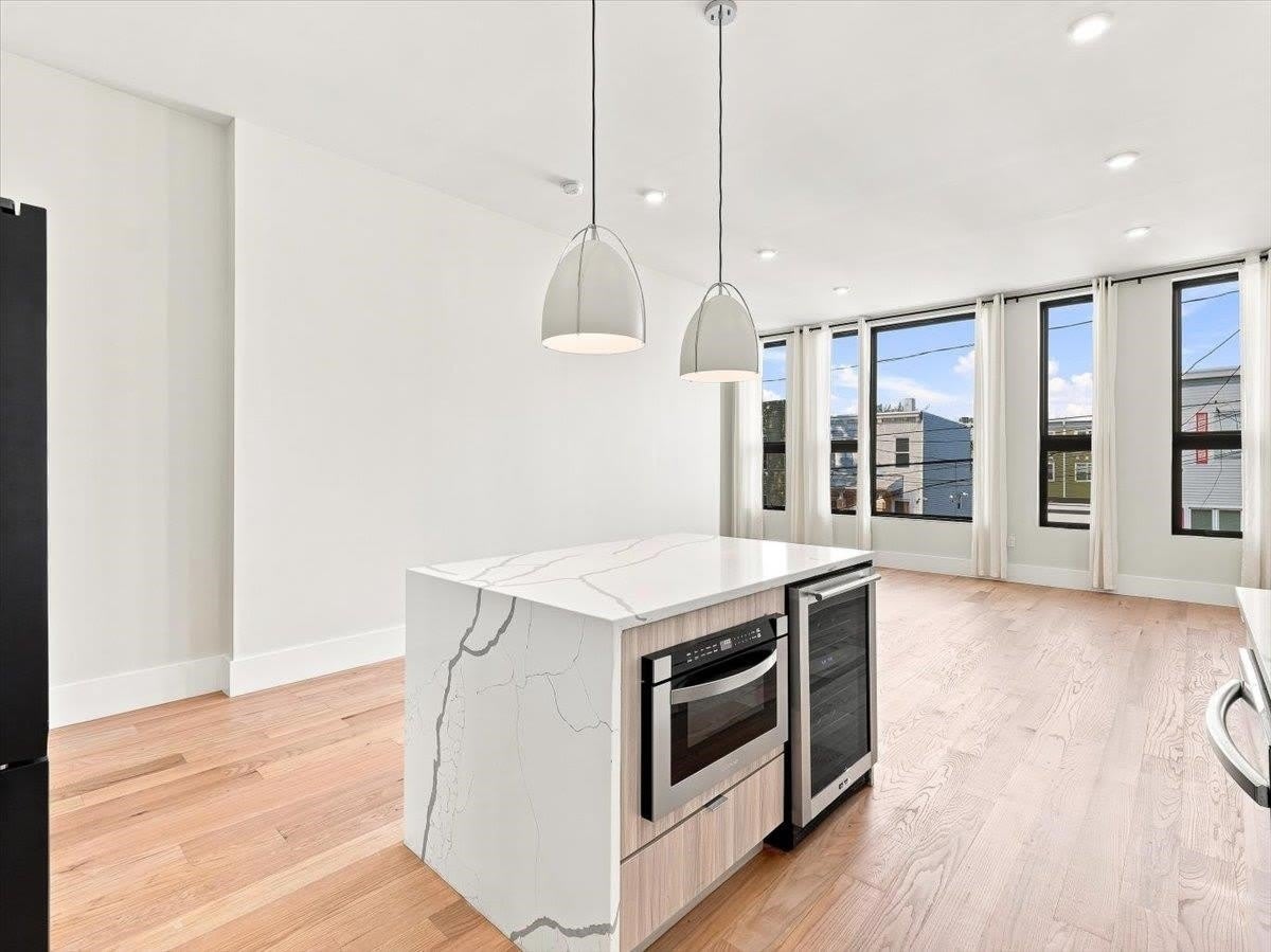 220 FREEMAN AVE – photo 4