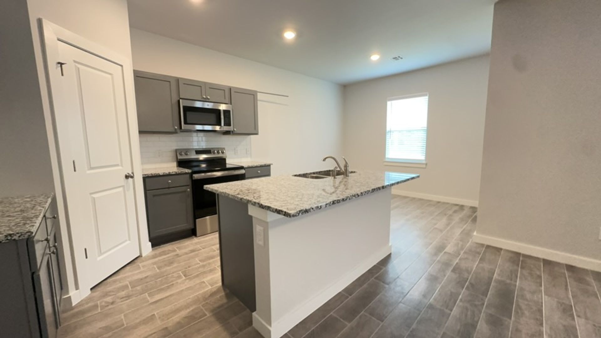Beautiful 3 Bedroom, 2 Bathroom on a 1.91 Acre Lot in Ridge Creek Addition! – photo 2