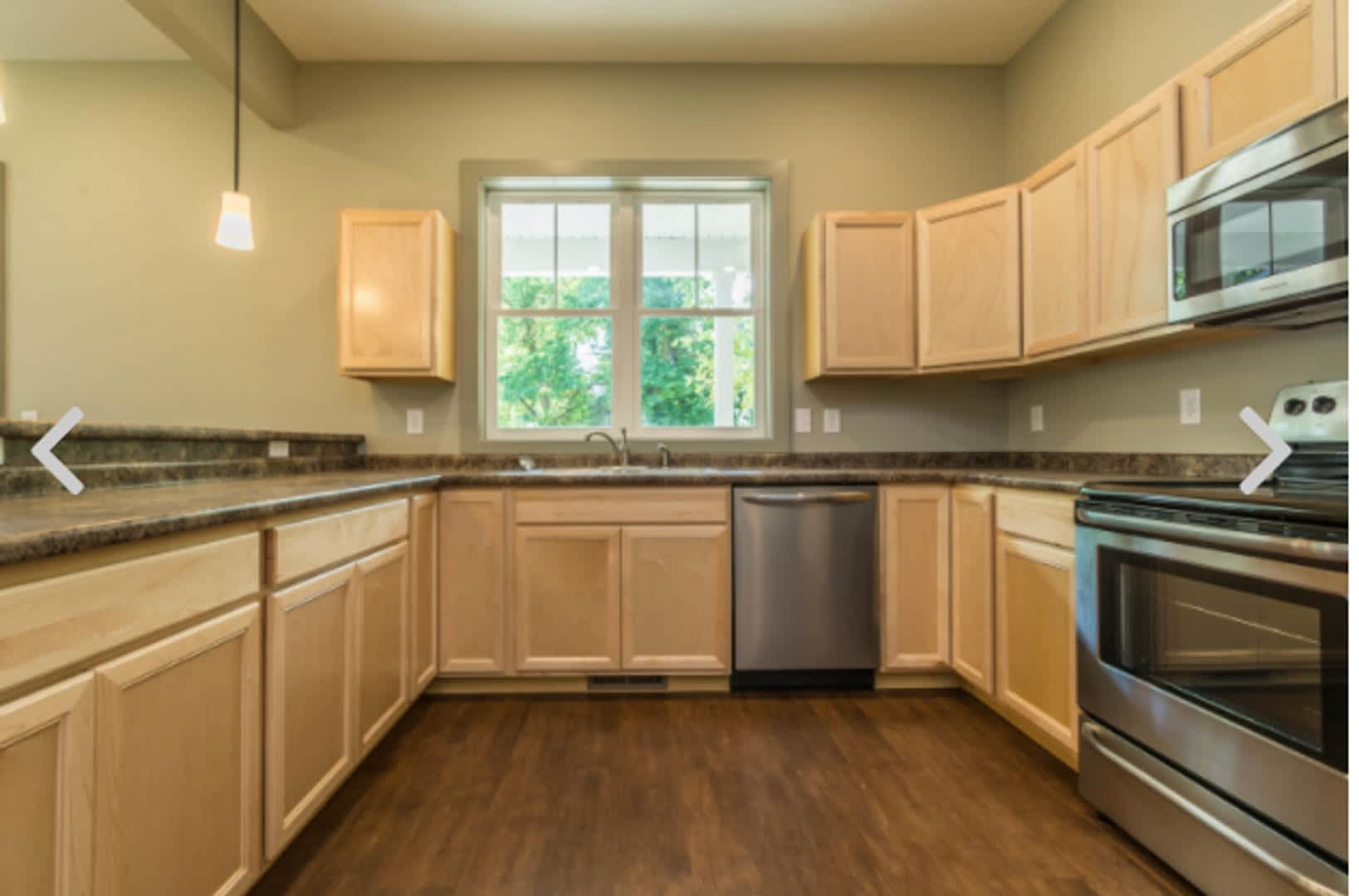 HUGE newly built 4 bed / 4.5 bath townhouse! – photo 3