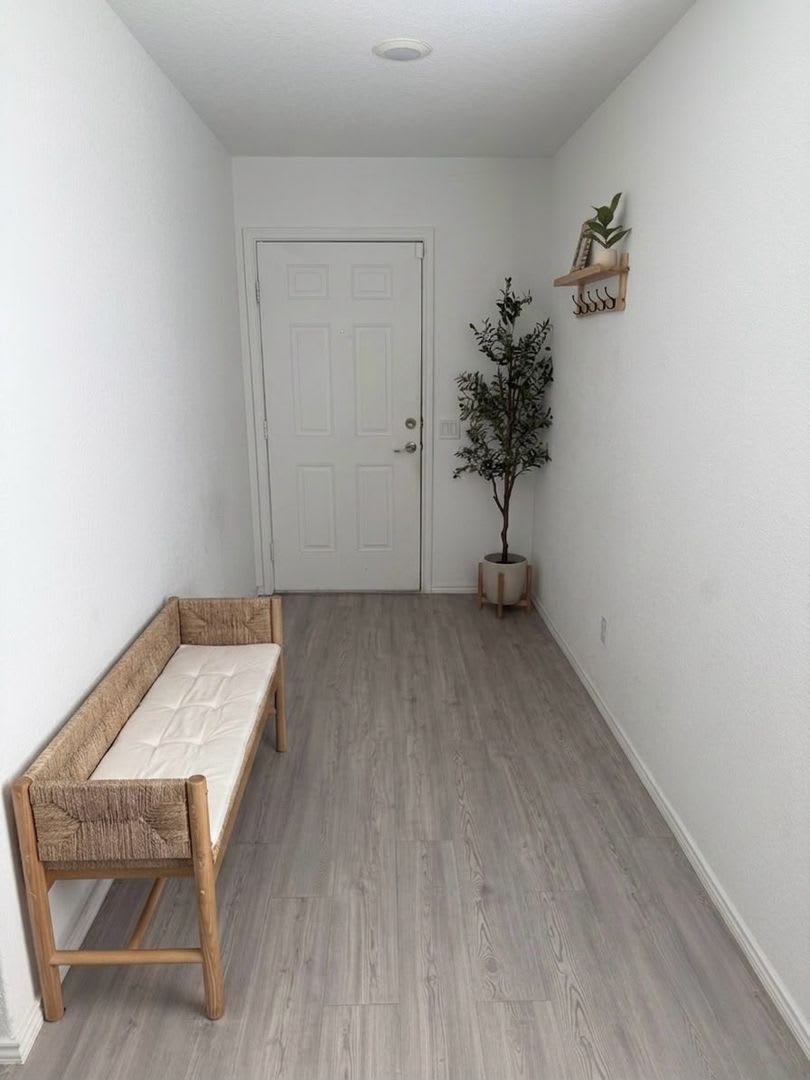 Full appliance package included: washer dryer and updated digital refrigerator! – photo 2