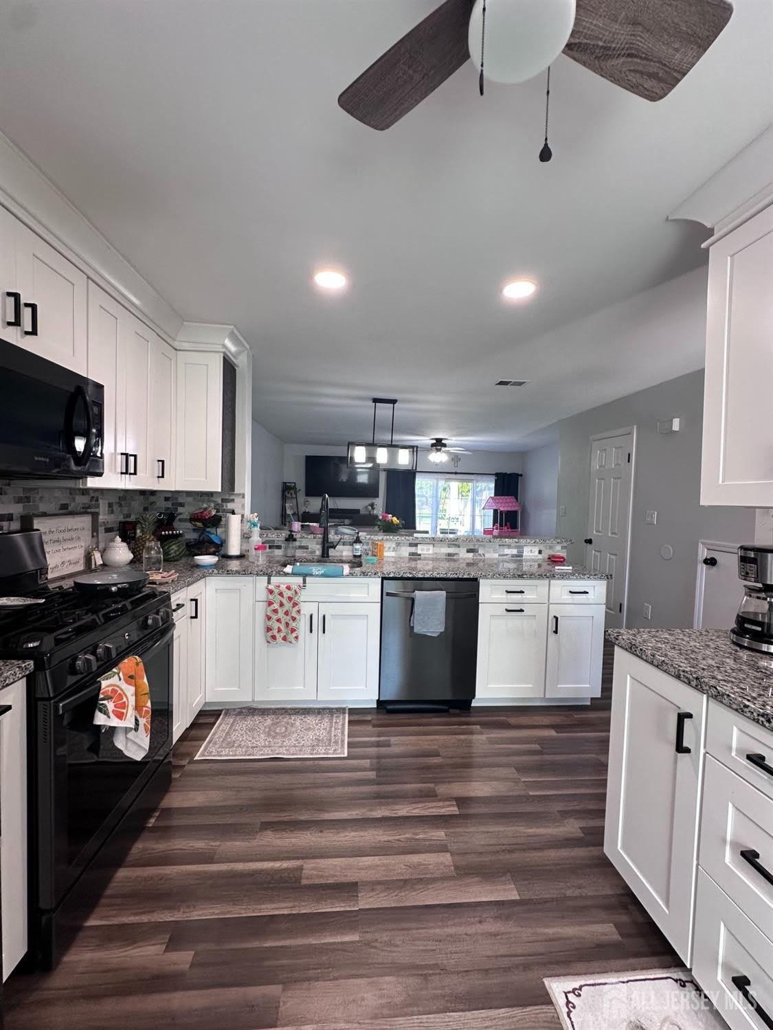 23 Washington Court – photo 2