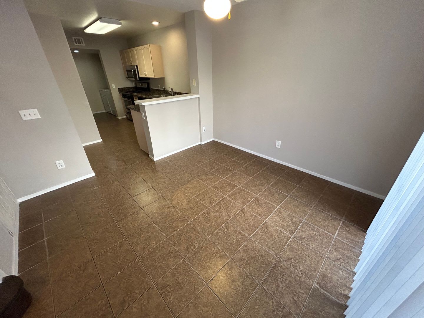 Limited Time Only 500 Off Second Months Rent Inviting Home With Open Layout In A Prime Northwest Location – photo 2