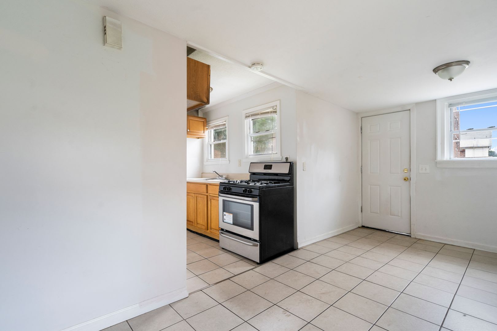2 Months Free Luxury 4Br Home With Parking At 12 Kensington Street – photo 2