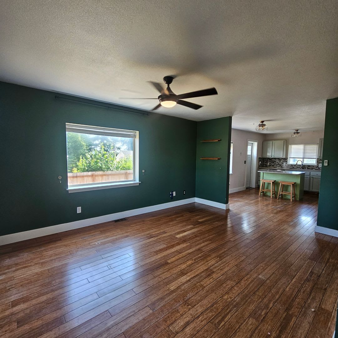 Comfortable 3-Bedroom, 2-Bath Lower Unit with Fully Fenced Yard in West Bremerton – photo 2