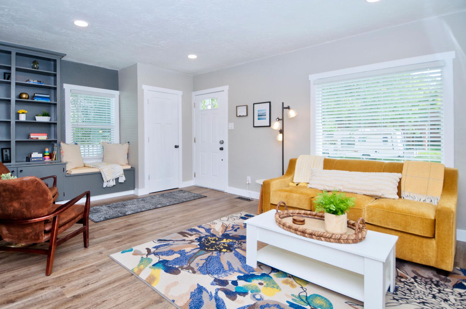Remodeled Detached Cottage with Fenced Yard! Pet Friendly! – photo 2