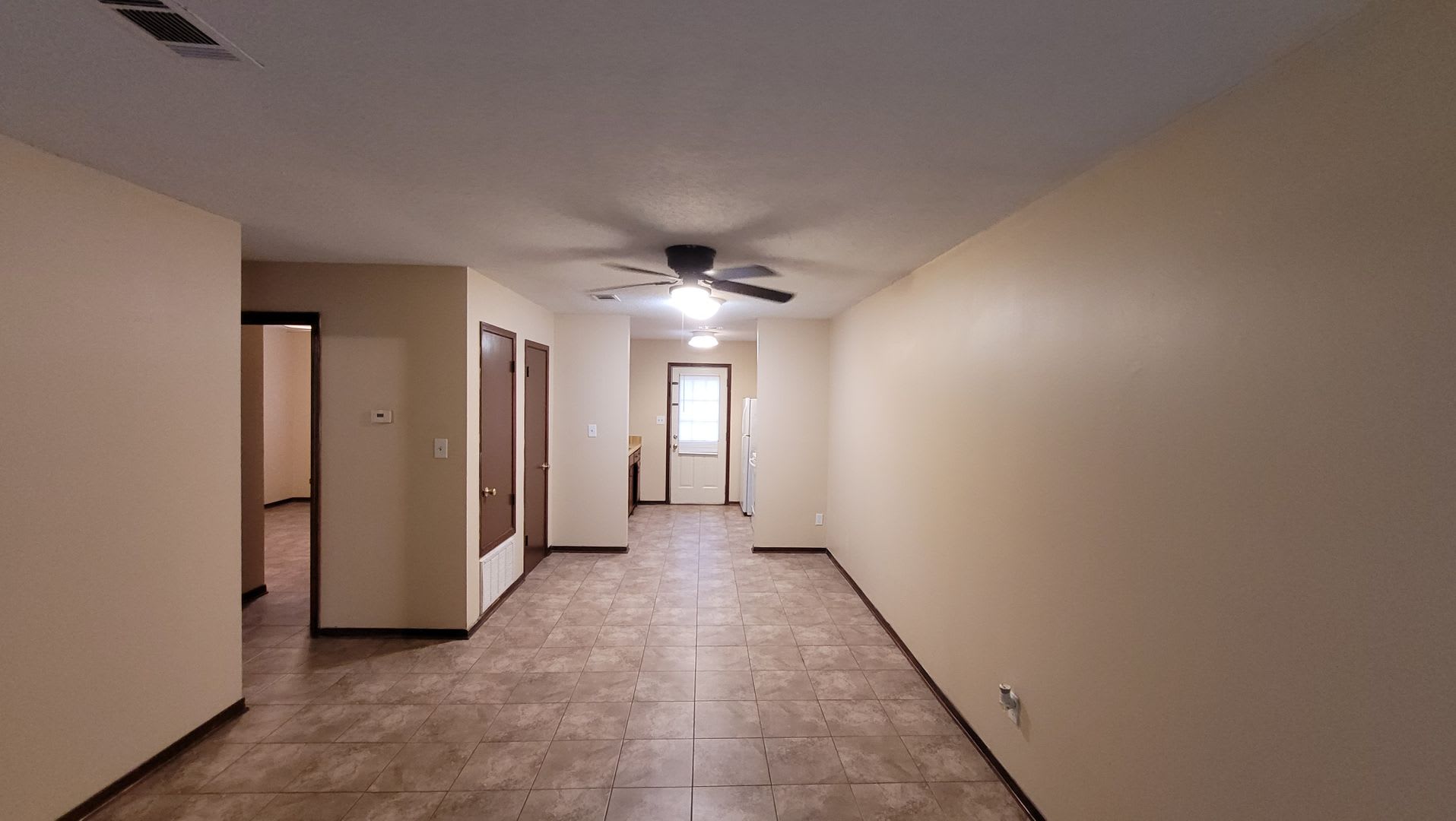 2 Bedroom 1 Bath Duplex for Rent! Trash & Lawn Care Included! – photo 3