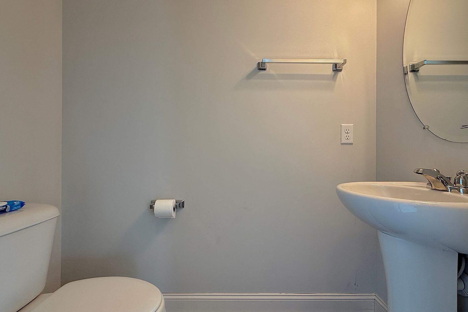 AVAILABLE NOW + LAWN CARE INCLUDED! (Pet Friendly) – photo 4