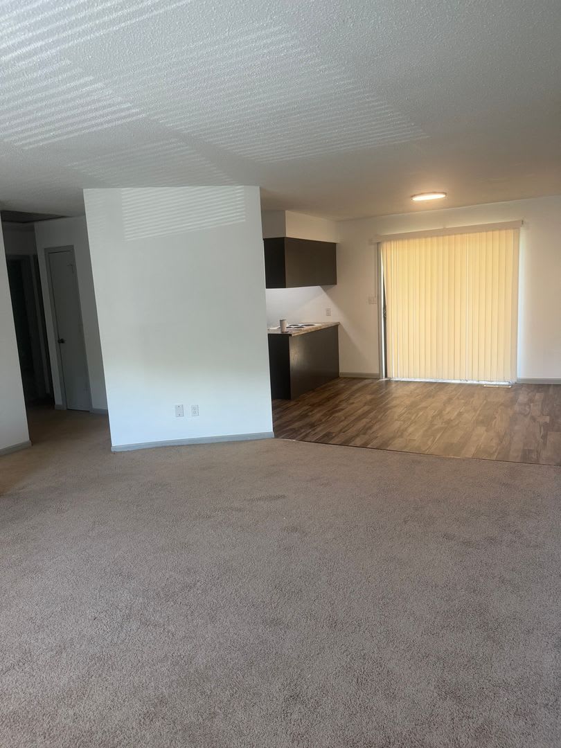 3BR Duplex with 1-Car Garage – photo 4