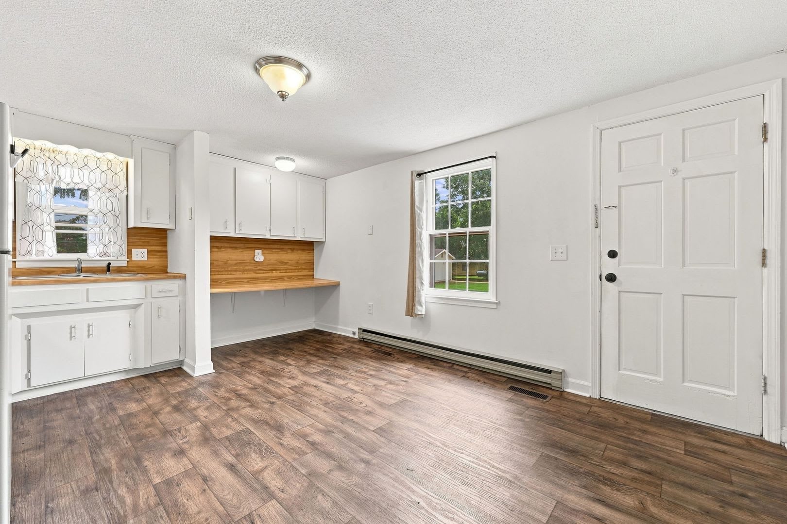 *** $100.00 OFF FIRST MONTH RENT IF MOVE IN BY END OF AUGUST*** – photo 2