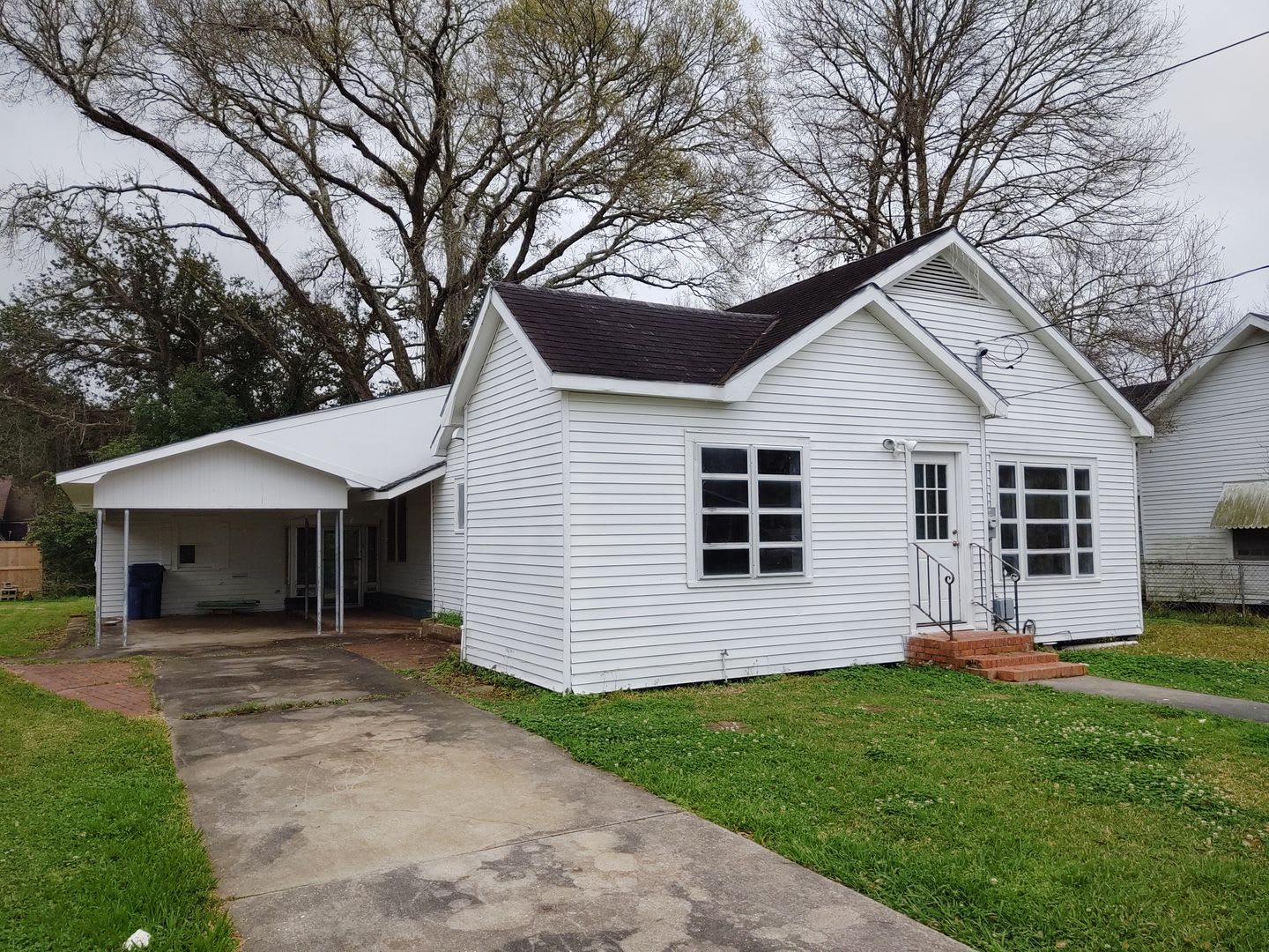 Cute 2BR/1BA Cottage With Lots of Extras! – photo 1