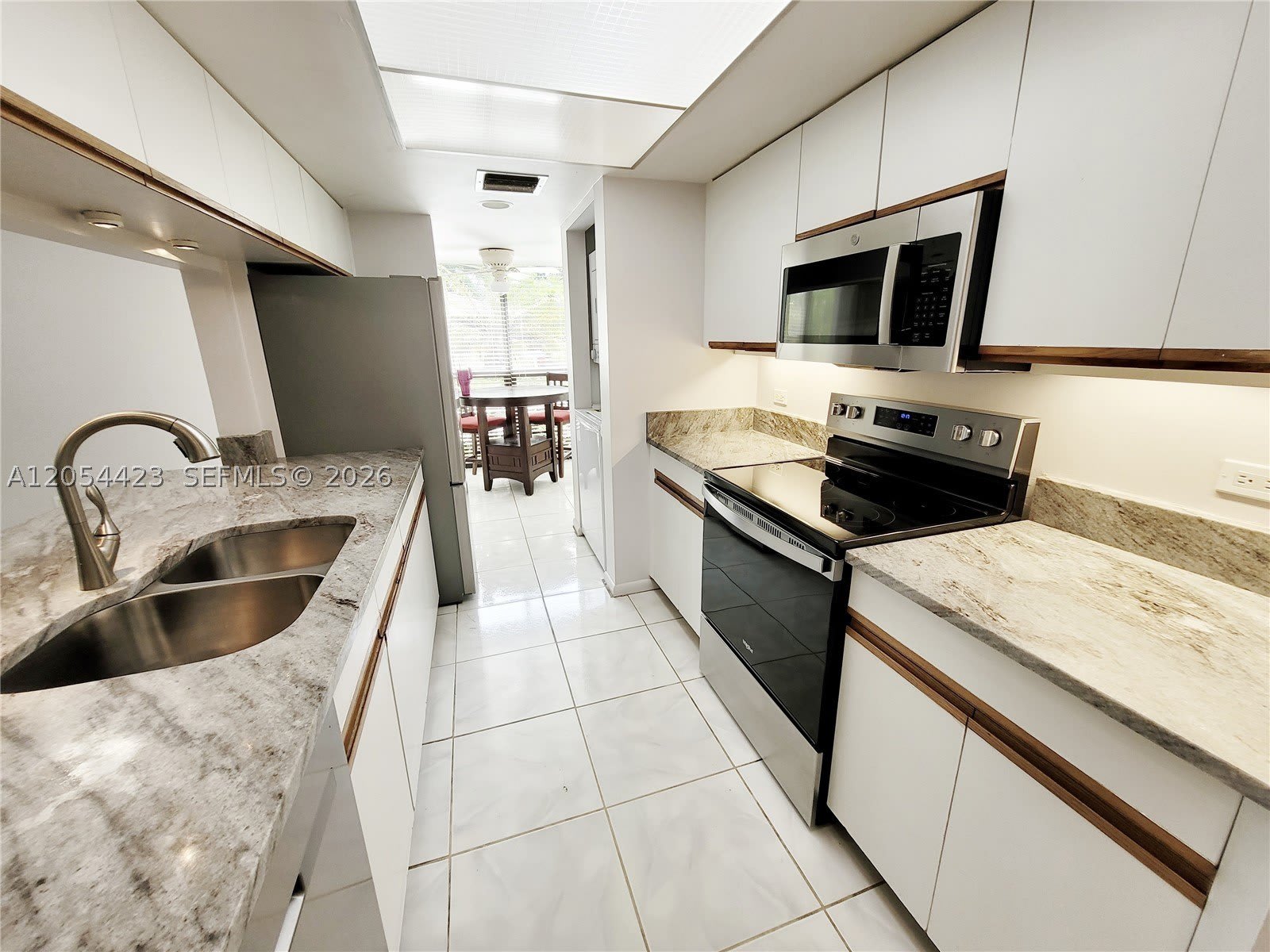 7523 Greenlake Way – photo 3