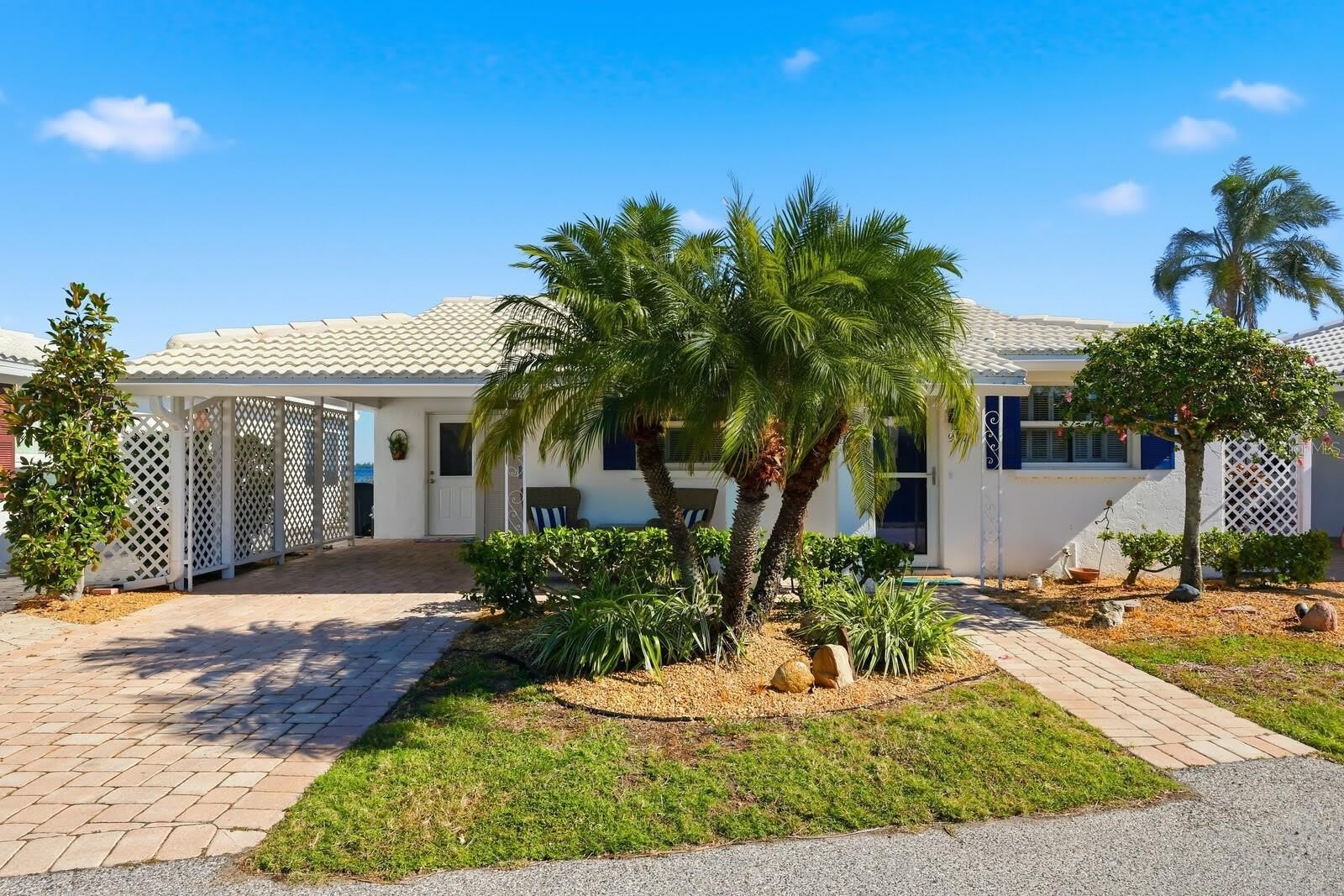 957 SPANISH Drive N – photo 2