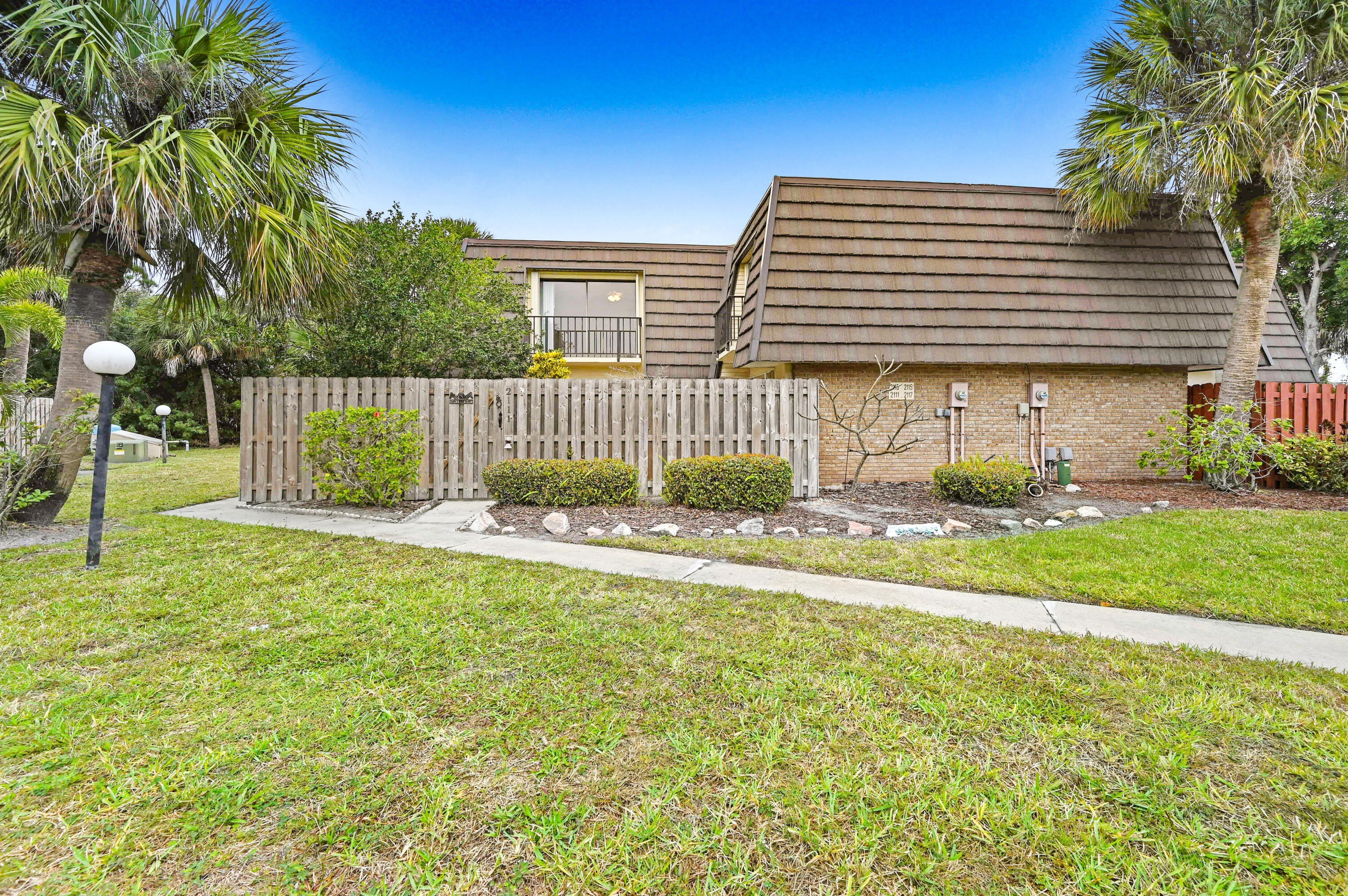 2111 Vista Oaks Circle NE – photo 1