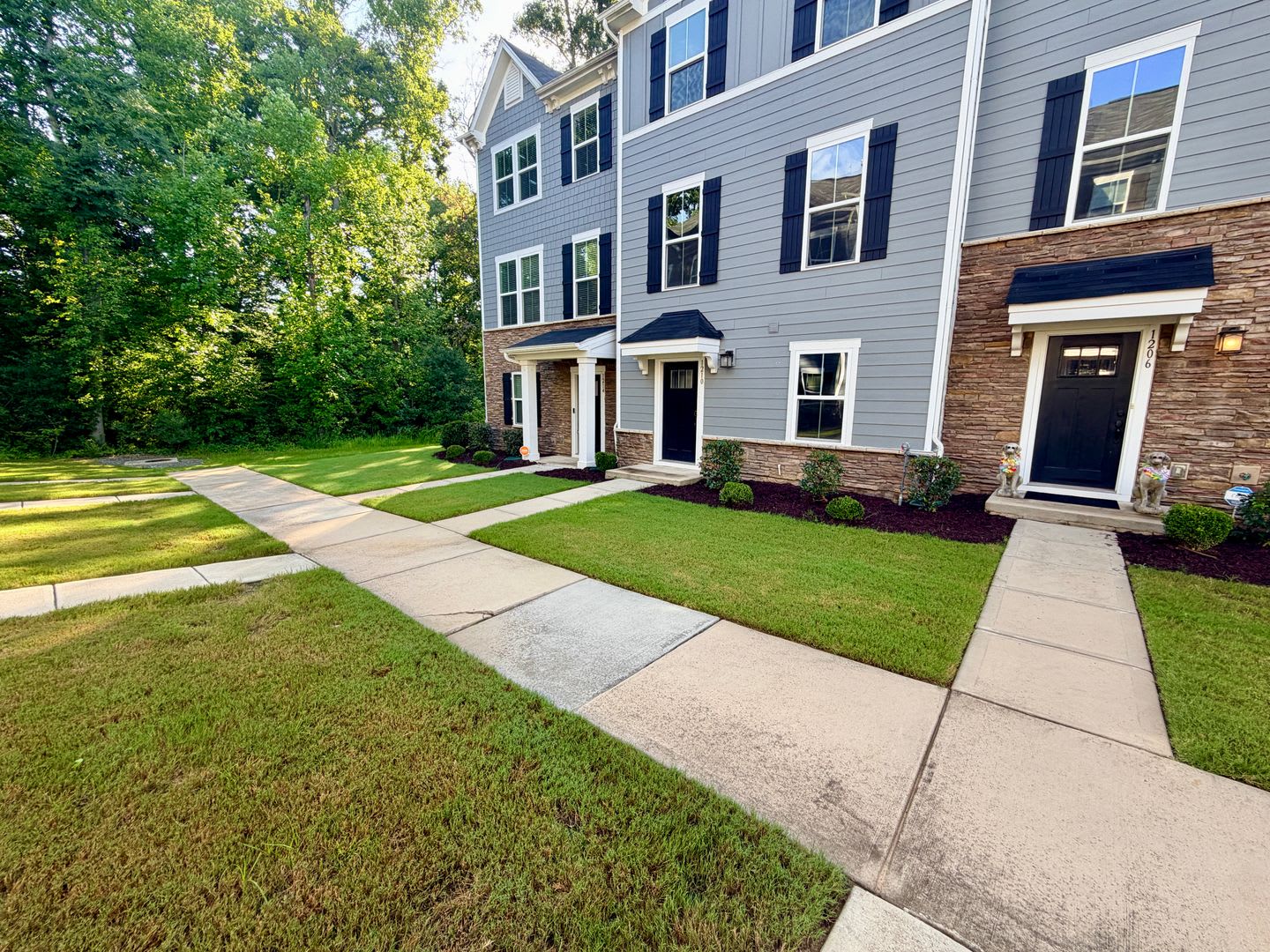 3BR/2.5BA End Unit Townhome – photo 2