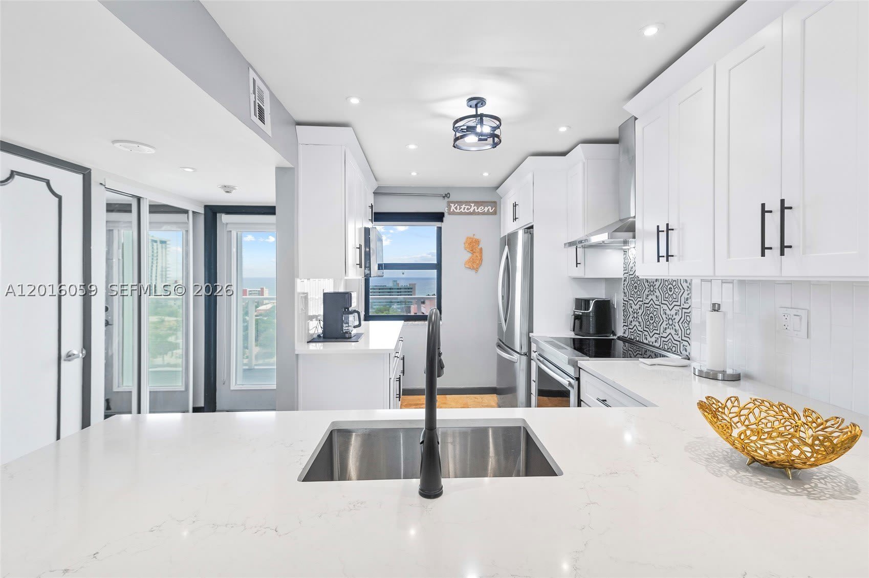 1401 N Riverside Dr – photo 4