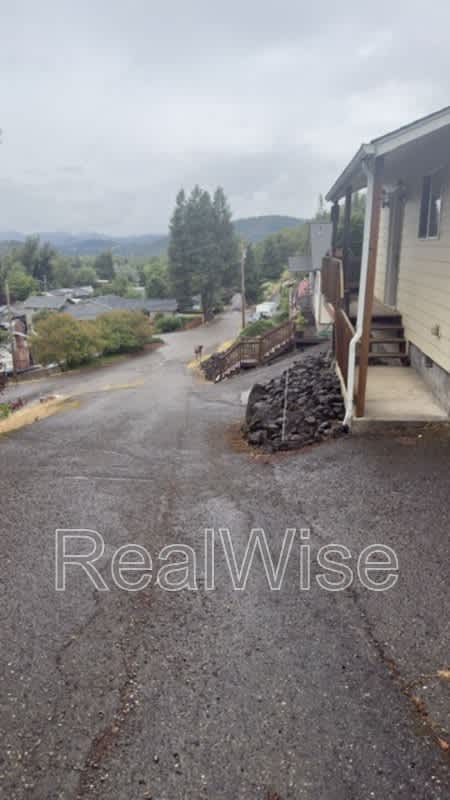 1384 NE Ridge Ave – photo 4