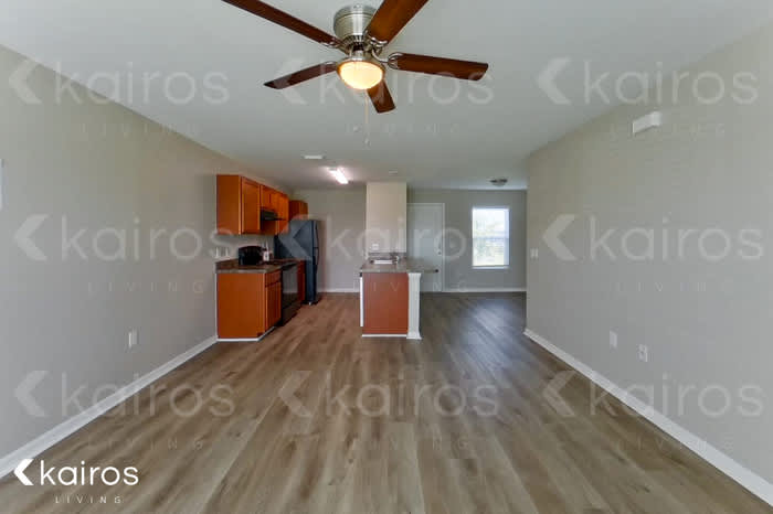 1126 Northwest 4Th Avenue – photo 3