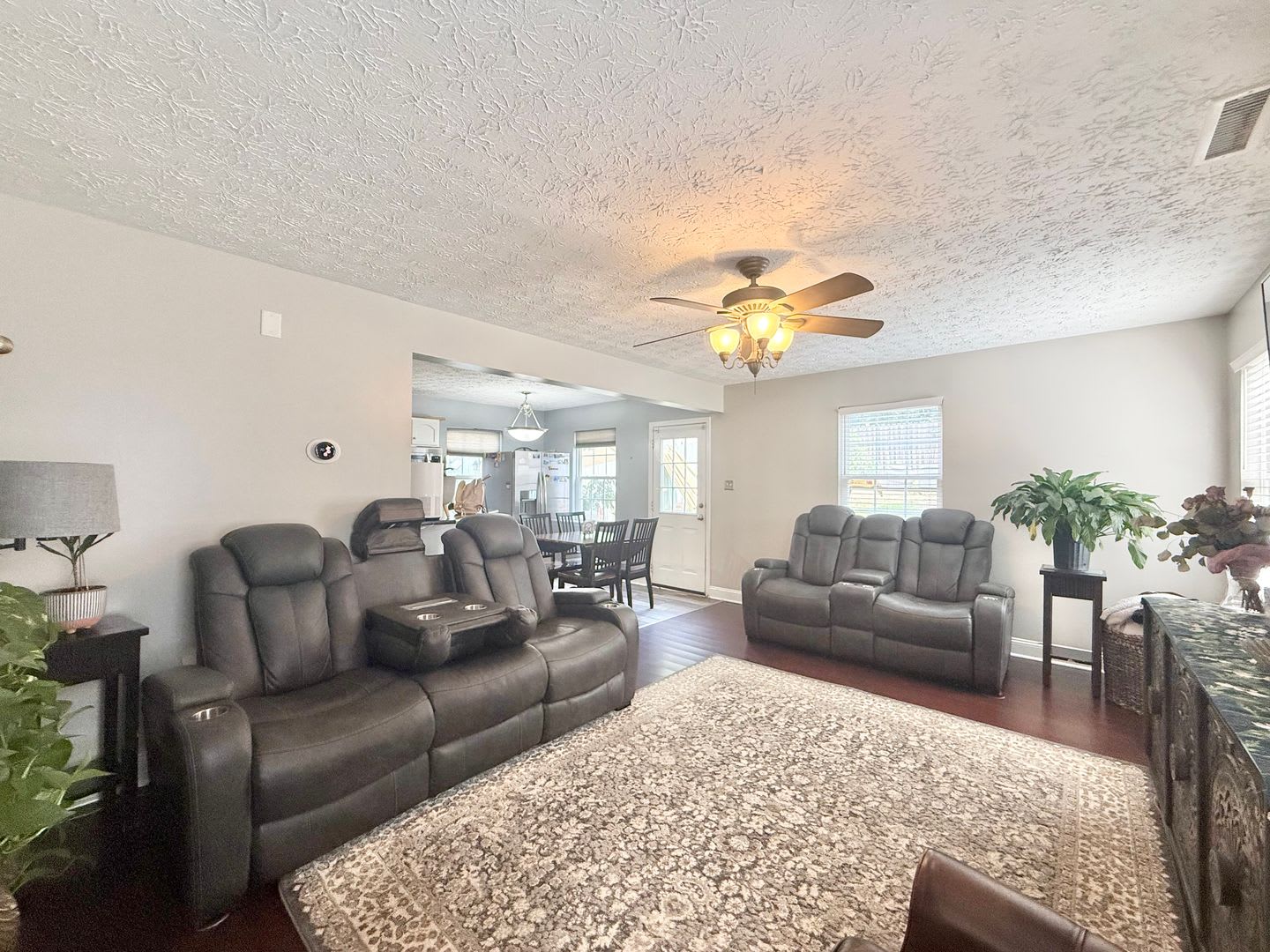 Charming 3Bd 2 5Ba Raleigh Home With A Fenced Yard With Easy Access To Downtown Raleigh And Nearby Shopping Dining Options – photo 4