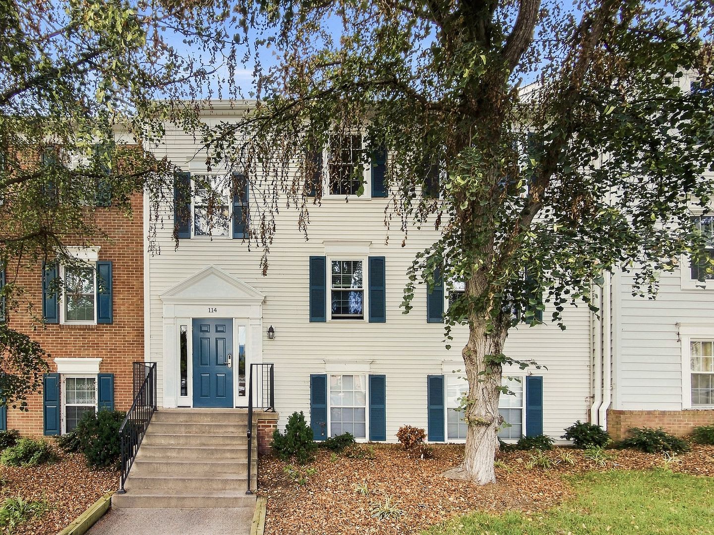 Charming Top-Level 2BR/2BA Condo in the Heart of Leesburg – photo 1