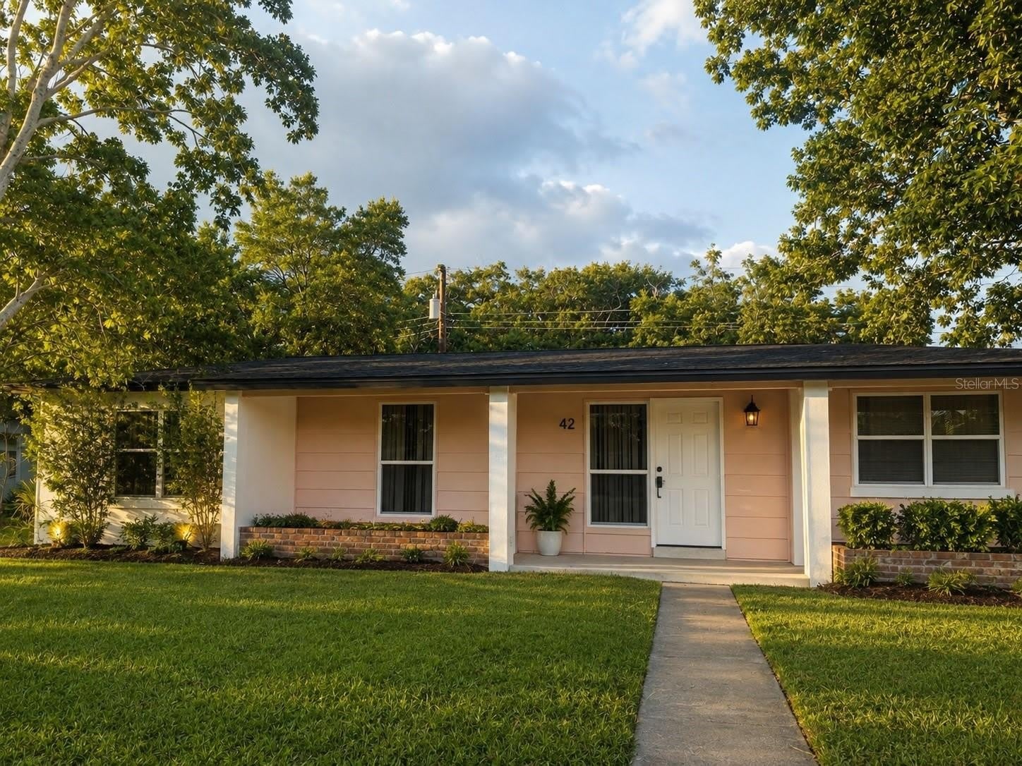 589 E NORMANDY BLVD. – photo 1