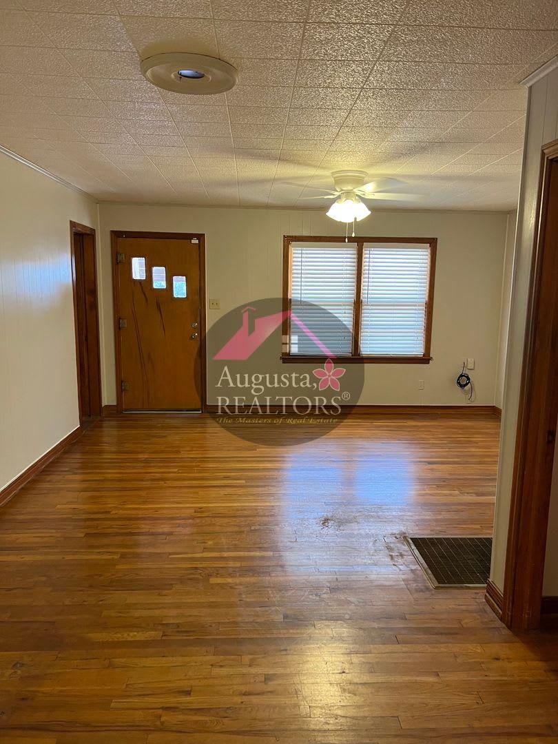 Adorable 3 Bedroom Home! – photo 2