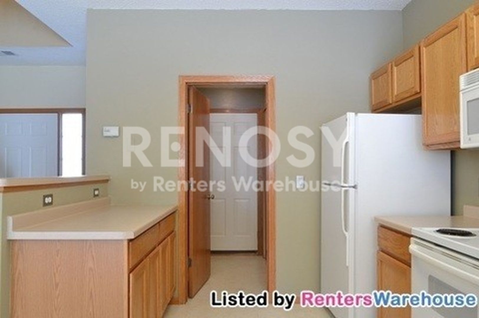 2 Bedroom 2.5 Bath Townhome in Shakopee – photo 3