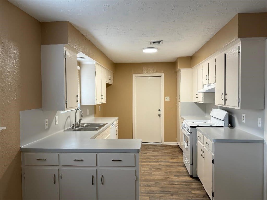 205 Santa Monica Street – photo 4