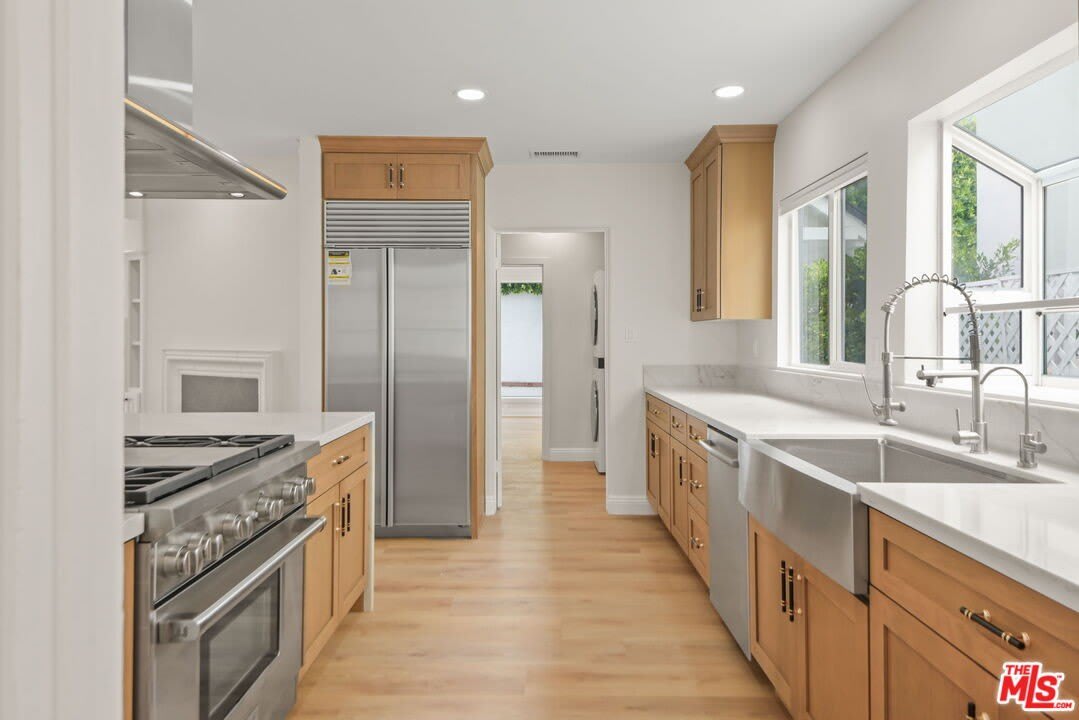 500 Warner Ave – photo 5
