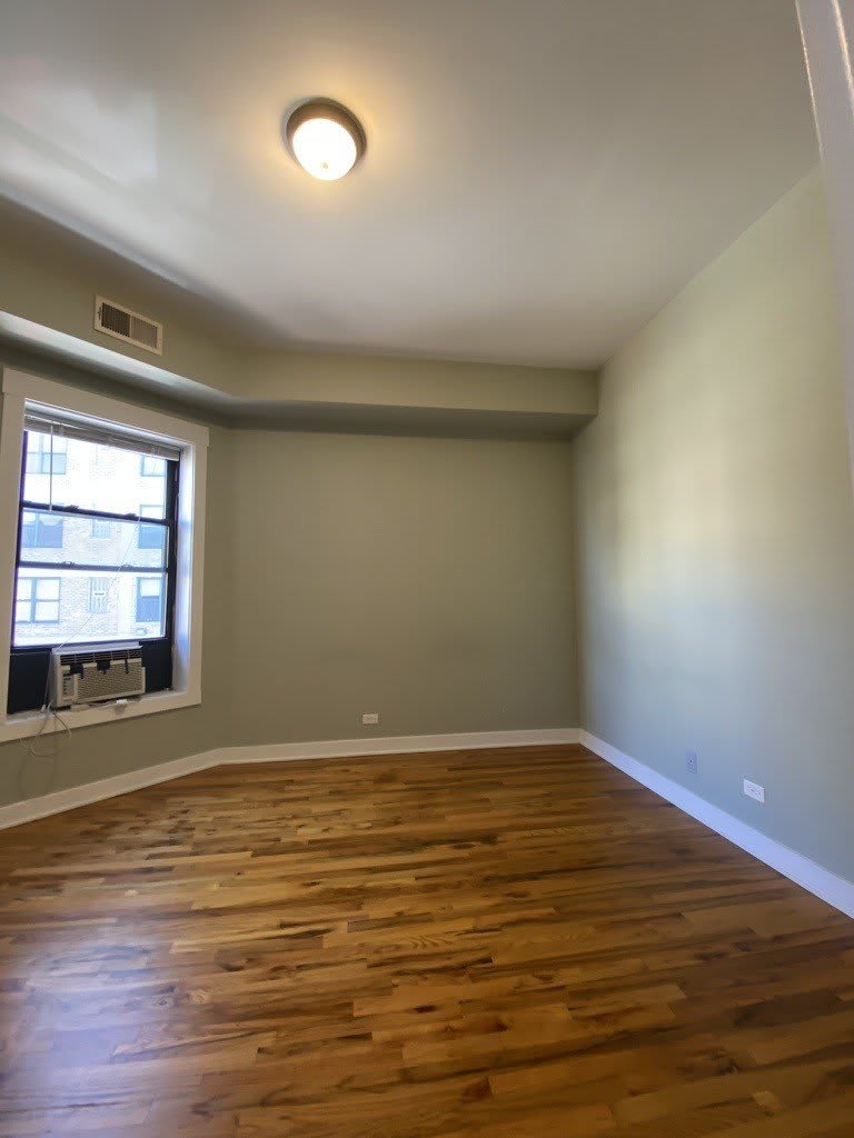 856 W Montrose Avenue – photo 4