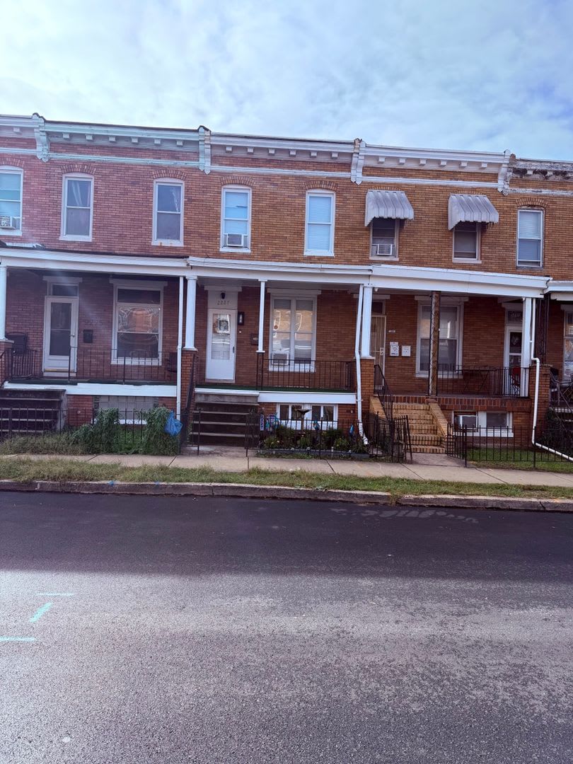 Charming 3BR Townhome in Baltimore – photo 4