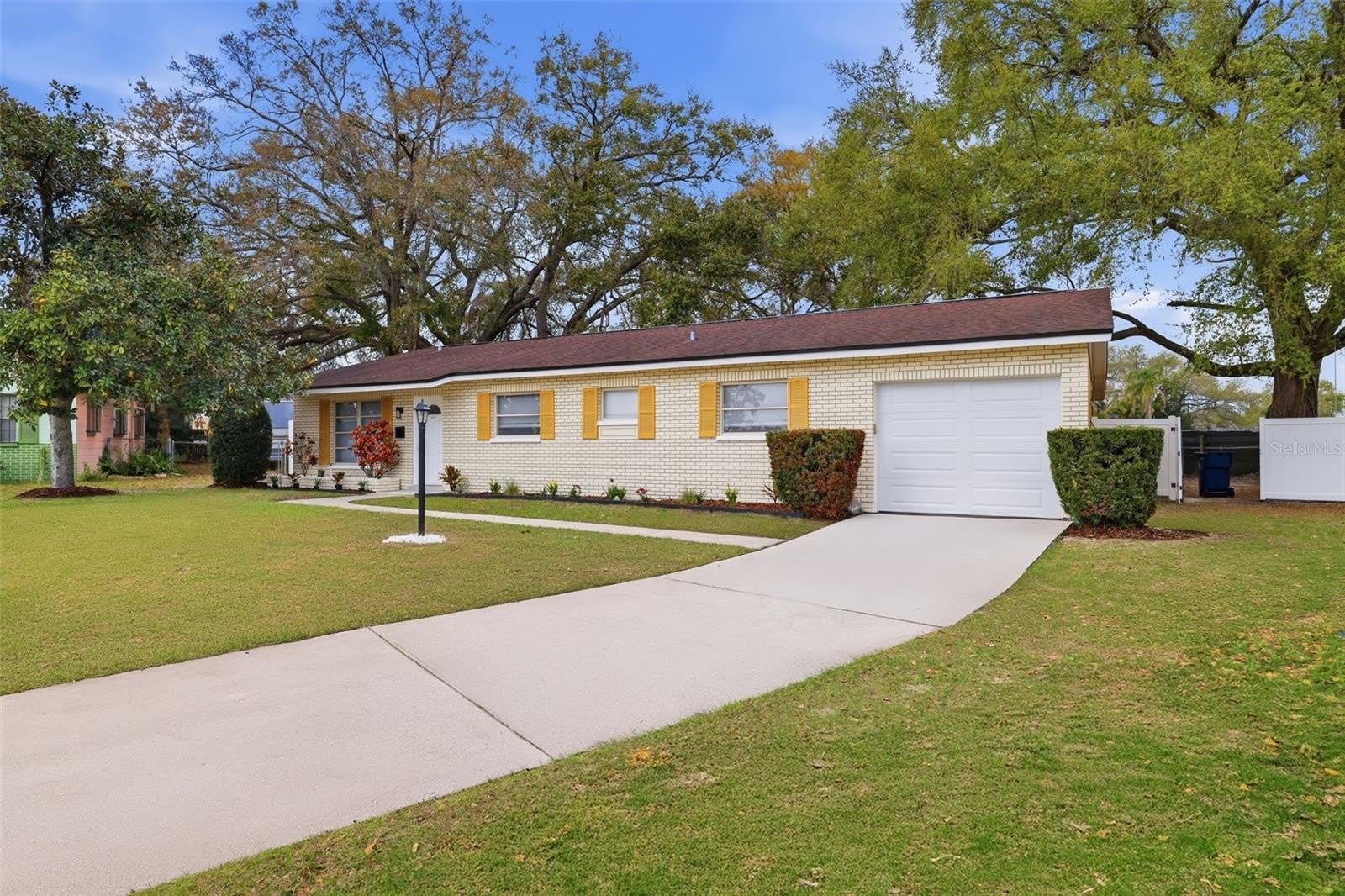 2327 W KNOLLWOOD Place – photo 2